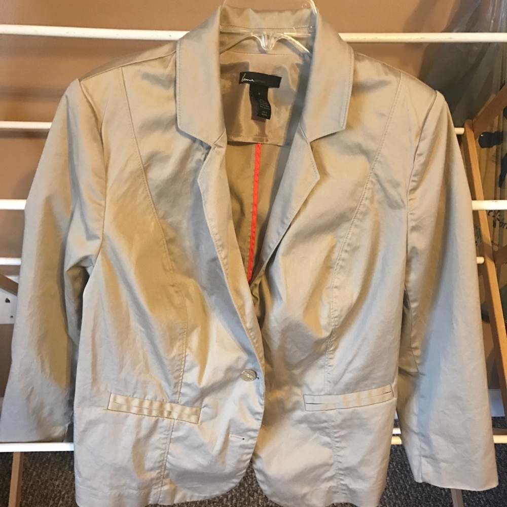Khaki blazer.